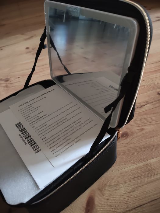 Kuferek kosmetyczny z lustrem LED – organizer do makijażu