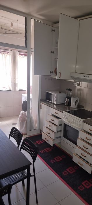 Aluga-se  quarto