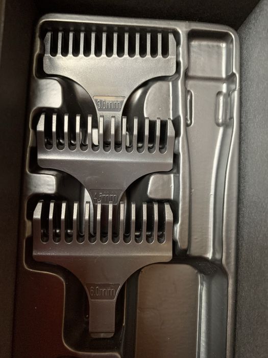 Машинка для стрижки и бритья на аккамуляторе Камеі 427