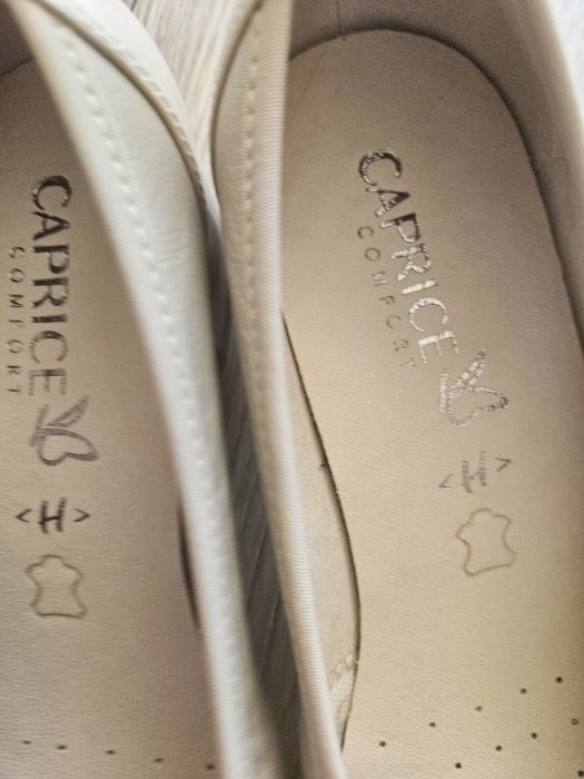 Czółenka baleriny Caprice r. 37,5 nowe