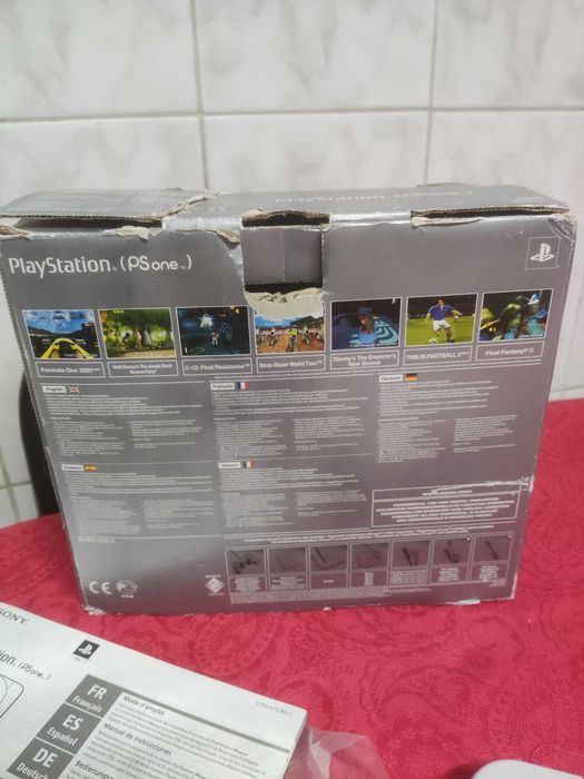 Playstation 1 ONE - completa c/ caixa manuais comando cartão de memória