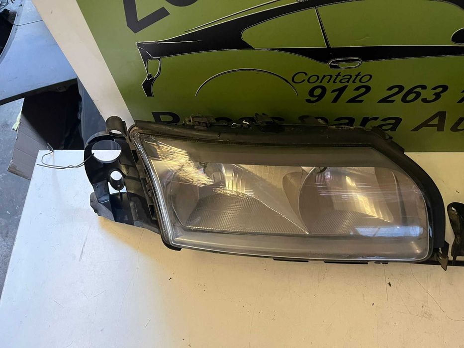 Volvo S80 - Farol Direito - FF094