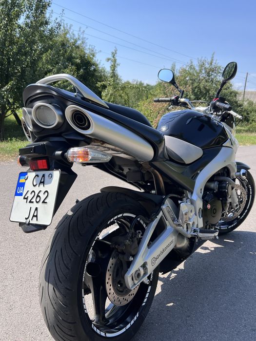 Suzuki gsr 400.