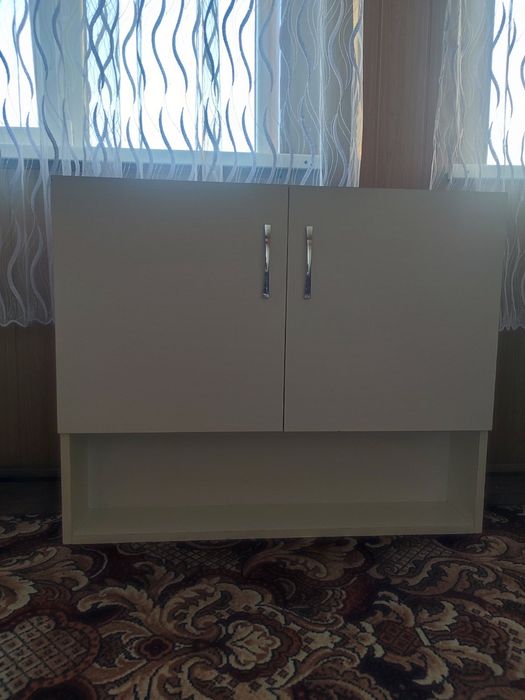 Шафа настінна б/у , чудово підійде для майстрів манікюру або у ванну кімнату