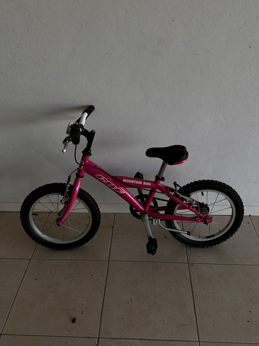Bicicleta CBF com rodas
