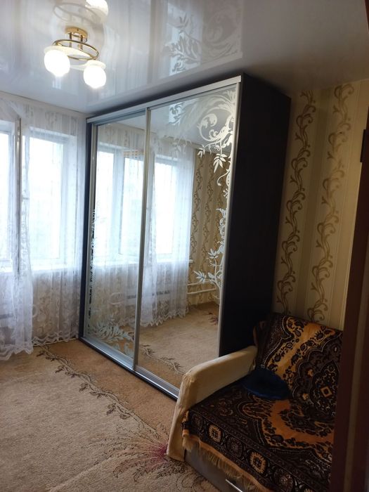 Здається кімната в гуртожитку з комунальними