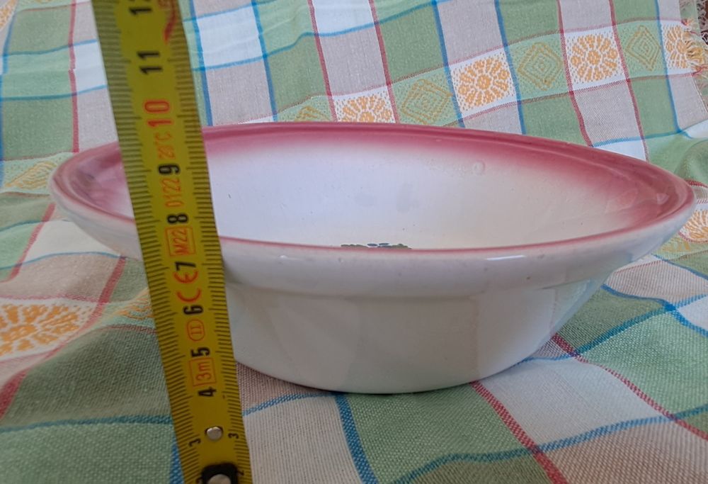 Saladeira antiga em faiança portuguesa  pintado a mão