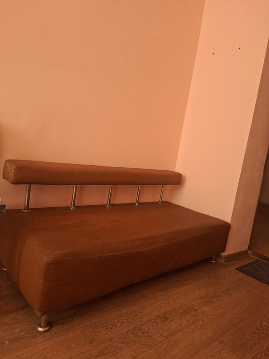 Диван вживаний .