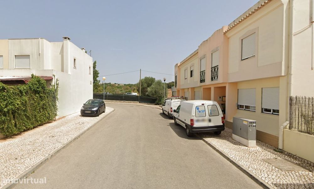Moradia com terraço amplo em Estoi
