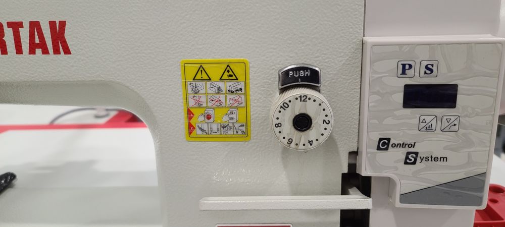 Одноигольная промышленная швейная машина с двойным продвижением ткани