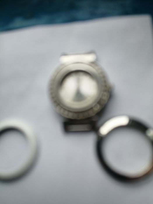 Продам часики новие.