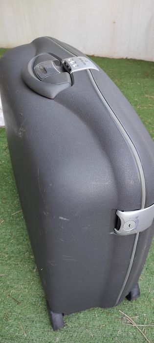 Mala de Viagem Samsonite Rígida com Rodas e Fecho de Segurança – Excelente Estado