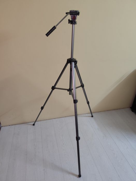 Tripé fotográfico / videográfico em alumínio novo
