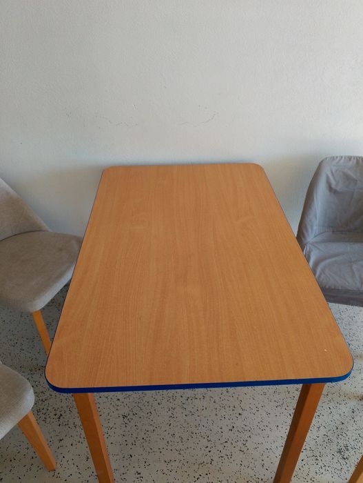 Meble stół plus krzesła plus całość gratis