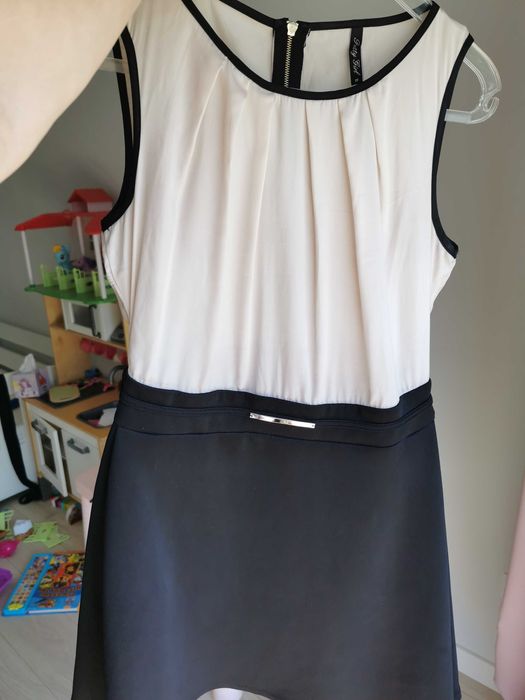 M Sukienka okazjonalna złota klamra wesele rozkloszowana czarna