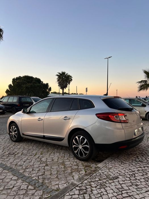 Mégane Sport Tourer 1.5 dCi com vidros escuros averbados
