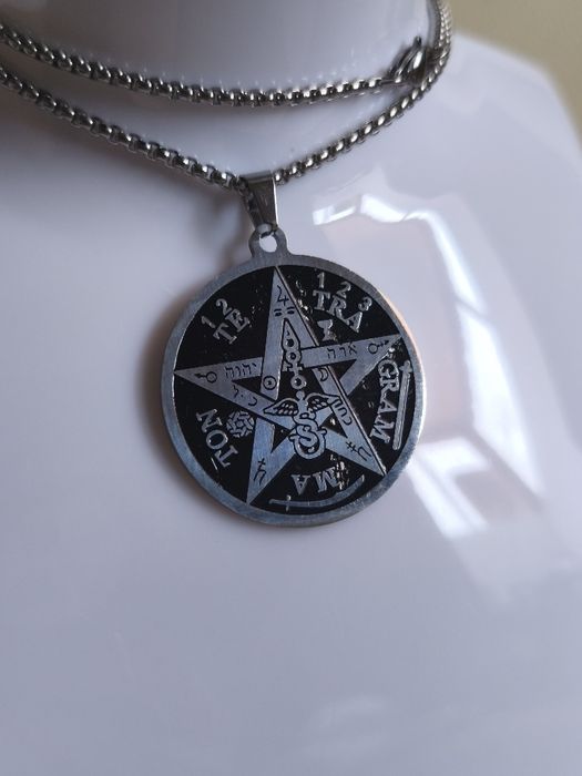 Colar em aço inoxidável Pentagrama Prateado ou Dourado