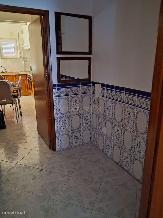 Apartamento para “ARRENDAMENTO”, de tipologia T3, com 1 WC, varanda co