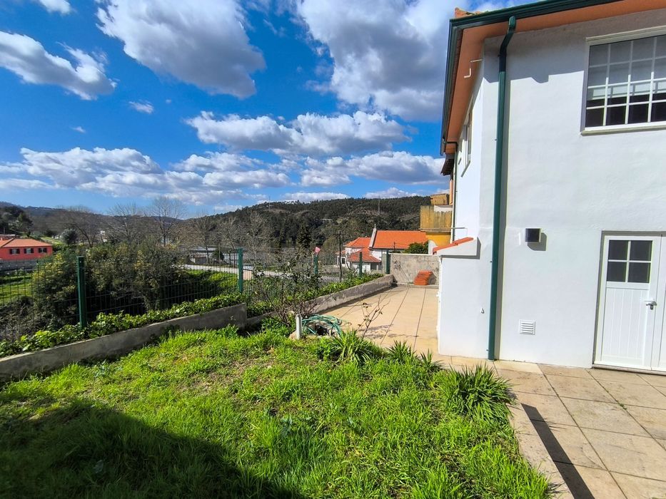 Moradia central e renovada junto ao Rio Douro, no Norte de Portugal