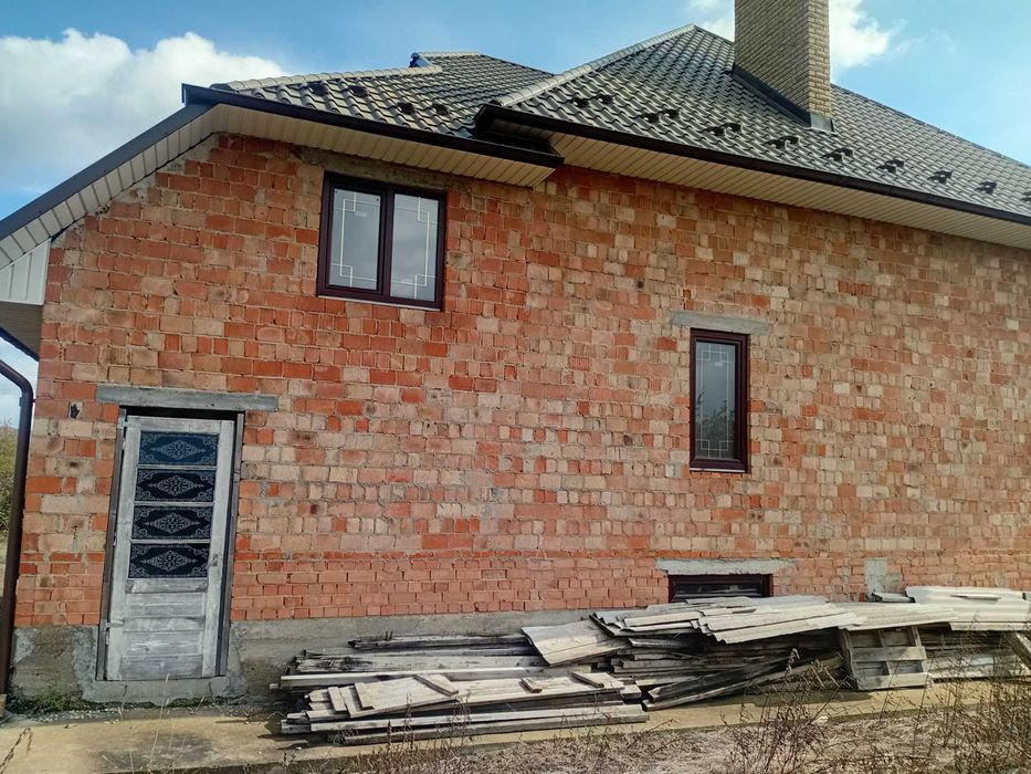Продам новобудову 350 м.кв. на 22 сот. в Горішних Шерівцях