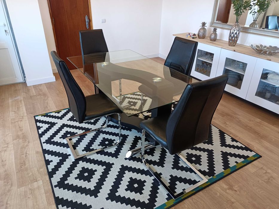 Conjunto Mesa + Cadeiras