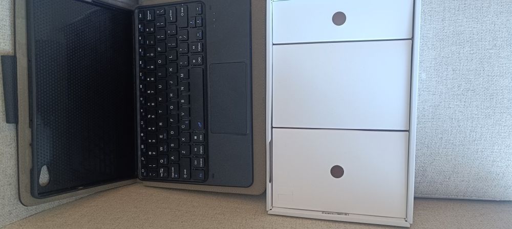 Lenovo Tab M10 HD 2 Gen 4GB/64GB + 64GB SD (128GB) + Klawiatura + Etui + Pudełko + ładowarka