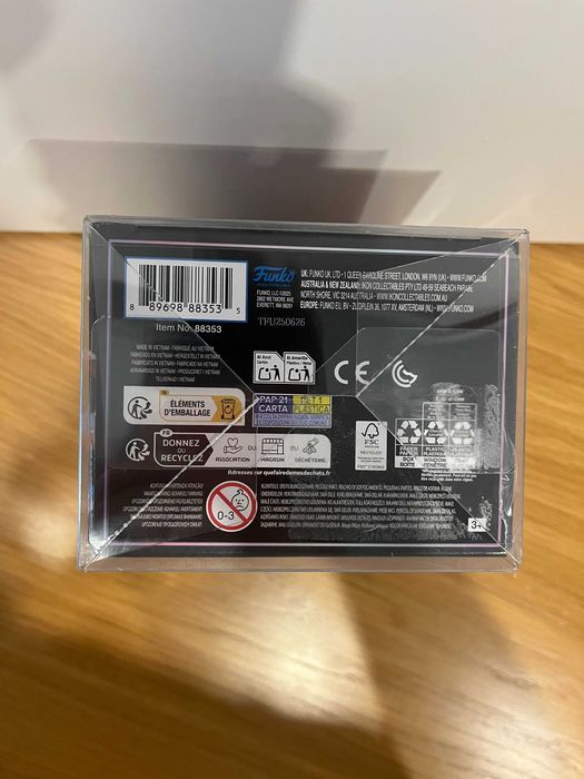 Vendo Funko POP! - Invincible Chase #1098 (Funko Fusion) novo e com a caixa danificada