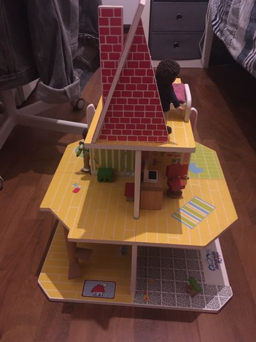 Casa de bonecas usada