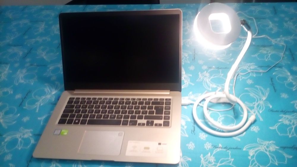 Candeeiros Led, branco - cabo USB! - Cabeça reclinável e giratória!!!