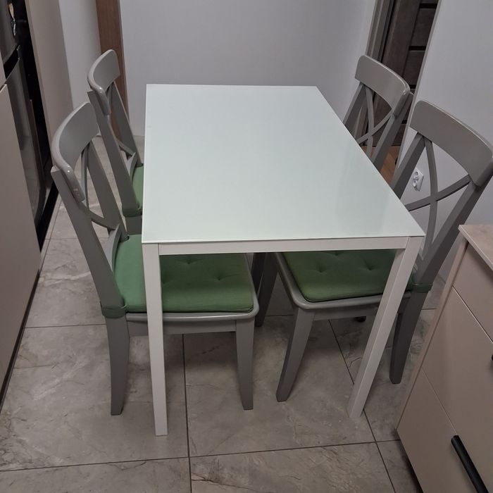 Stół + 4 krzesła
