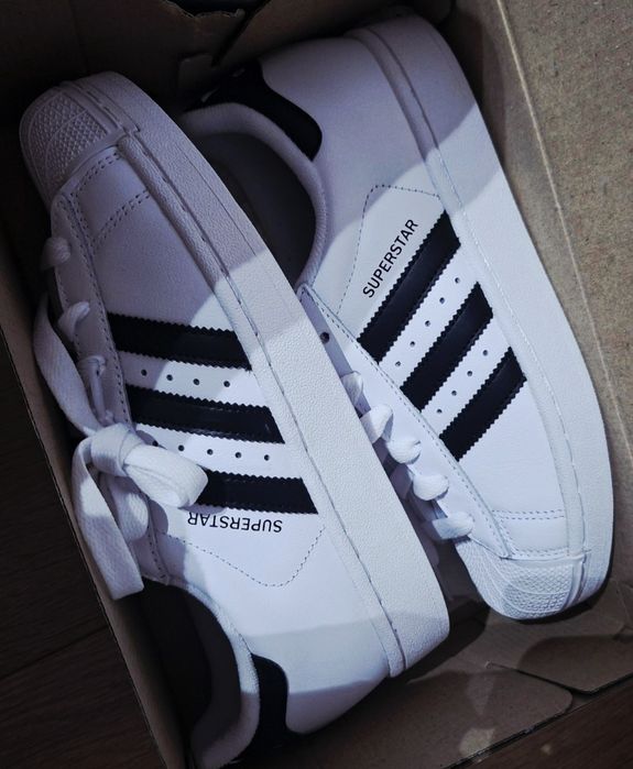 Nowe w pudełku buty adidas superstars