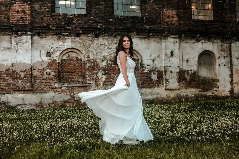 Muślinowa suknia ślubna