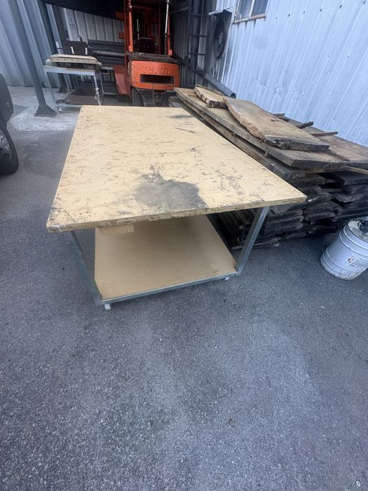 Mesa / bancada com Rodas