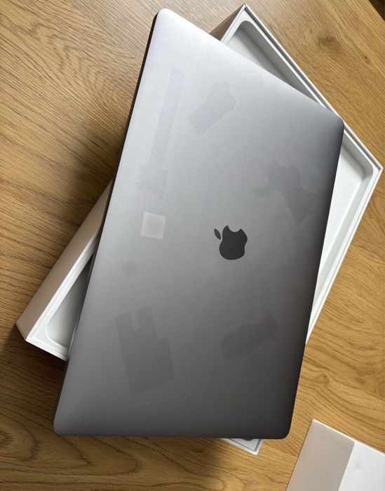 MacBook pro 15 2019 і7 32/512