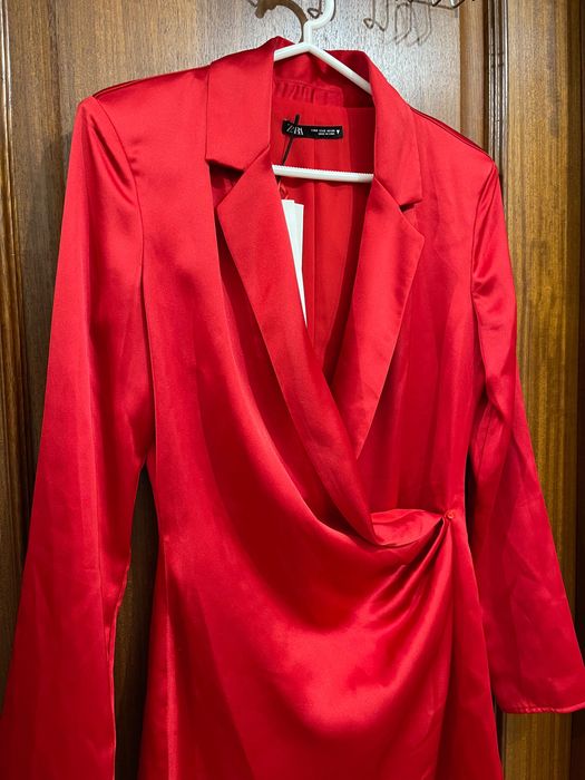 Vestido em cetim vermelho