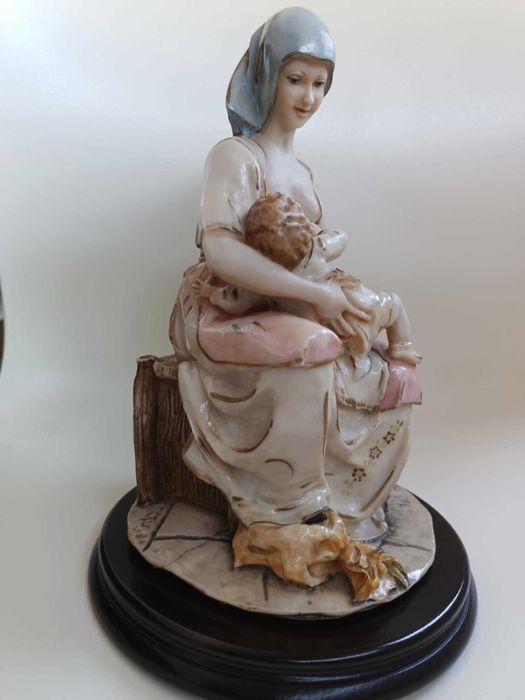 Imagem da Virgem Maria e o Menino Jesus