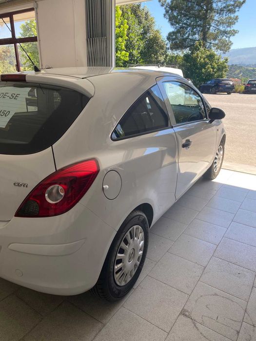 Opel Corsa Comercial 2011
