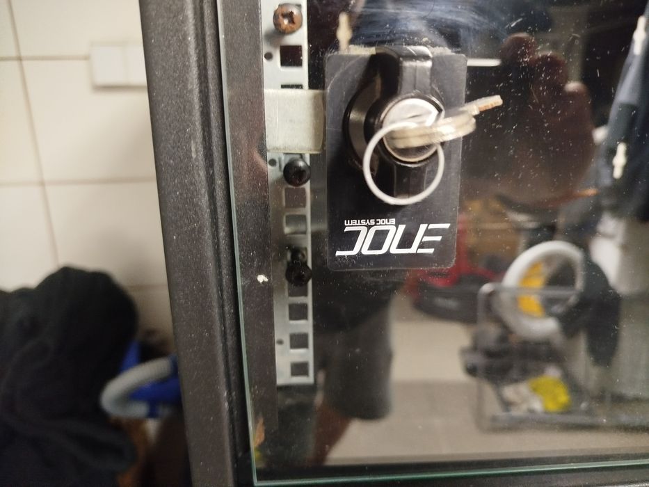 Szafka serwerowa wisząca firmy ENOC SYSTEM