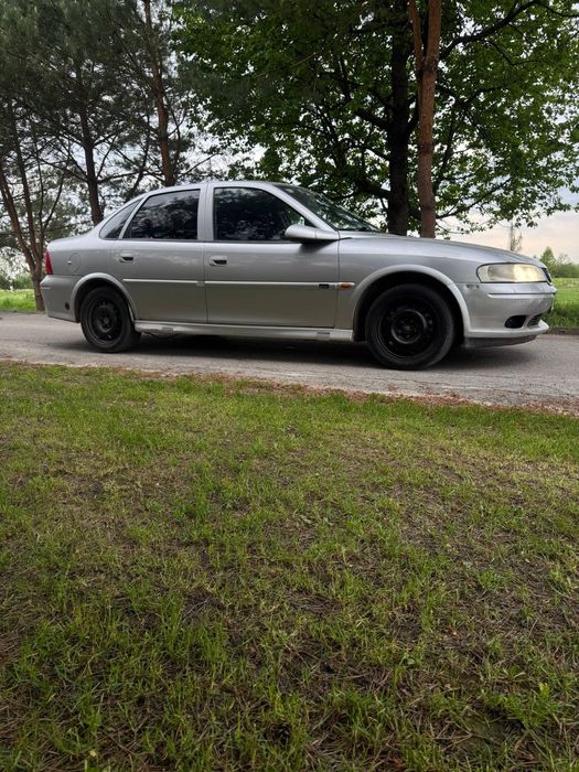 Opel vectra b 2000 року 1.8 бензин