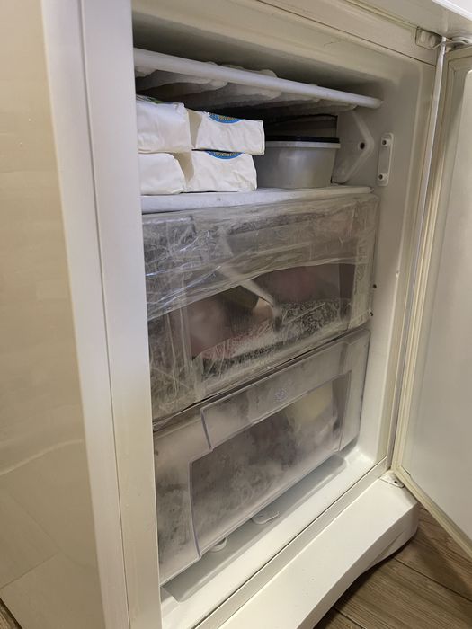 Холодильник INDESIT C138G, б/у в хорошем рабочем состоянии