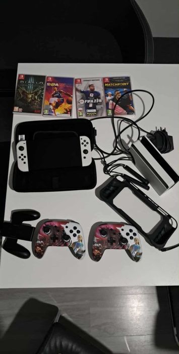 Nintendo Oled Switch + 4 gry i 2 pady