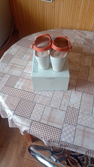 Босоніжки, літні туфлі