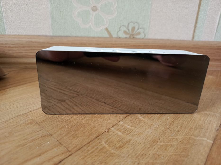 Електронний настільний годинник