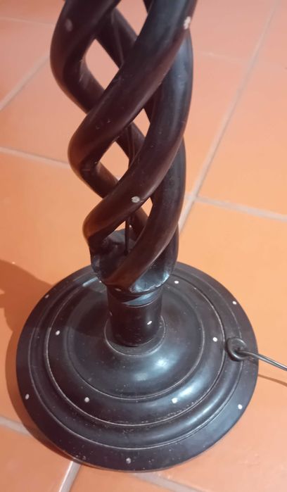 Candeeiro em PAU PRETO