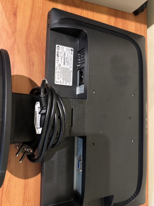 ** Monitor TFT 19”**