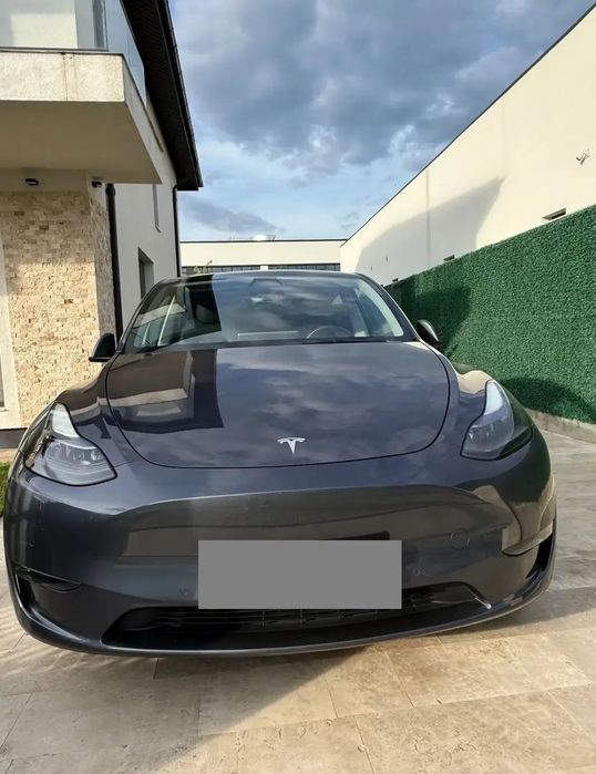 Tesla Y