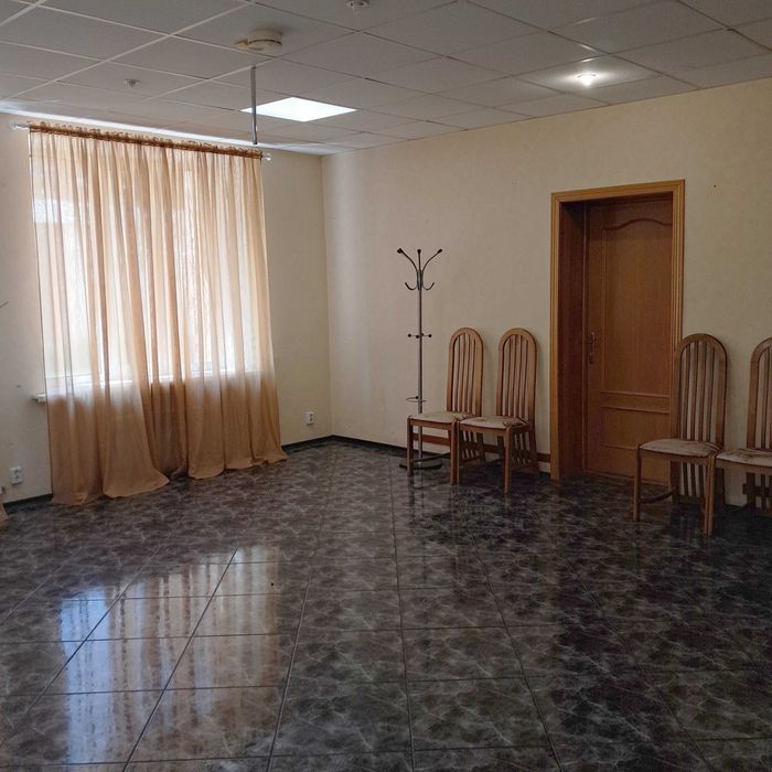 Оренда - офіси від 25 м. Резервне живлення. Паркування. М Вокзальна-10 хв. Від власника