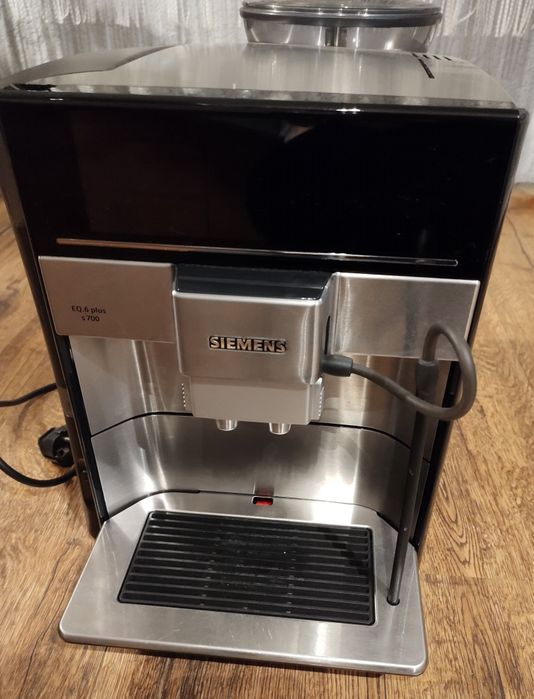 Ekspres do kawy Siemens EQ 6 Plus s700 + pojemnik na mleko OPIS!