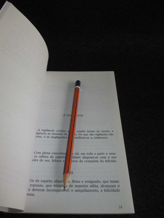 Livro As Sentenças da Lei Buda