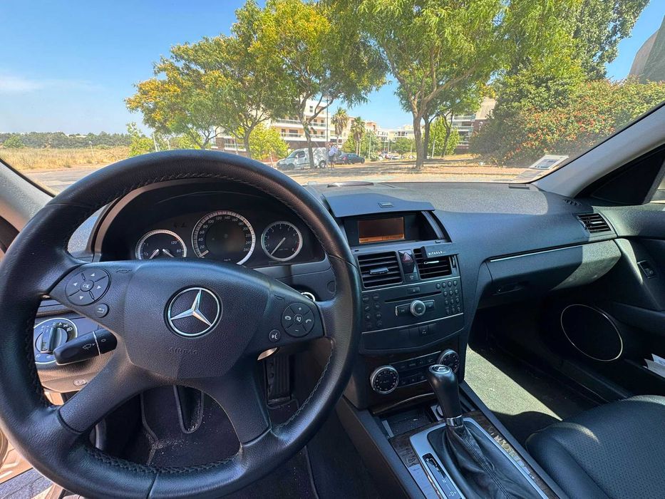 Mercedes-Benz 200 — fotografia 8